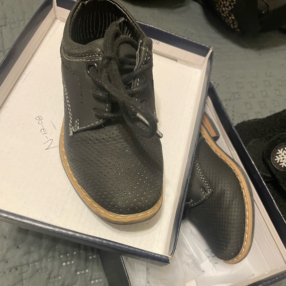 Black dress shoes